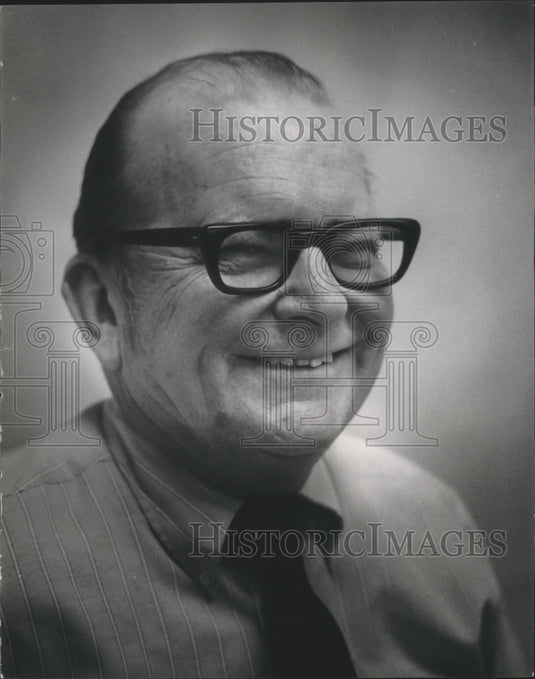 1971 Press Photo Norman Hintz, is a clerk in the county Clerk of Courts Office.- Historic Images