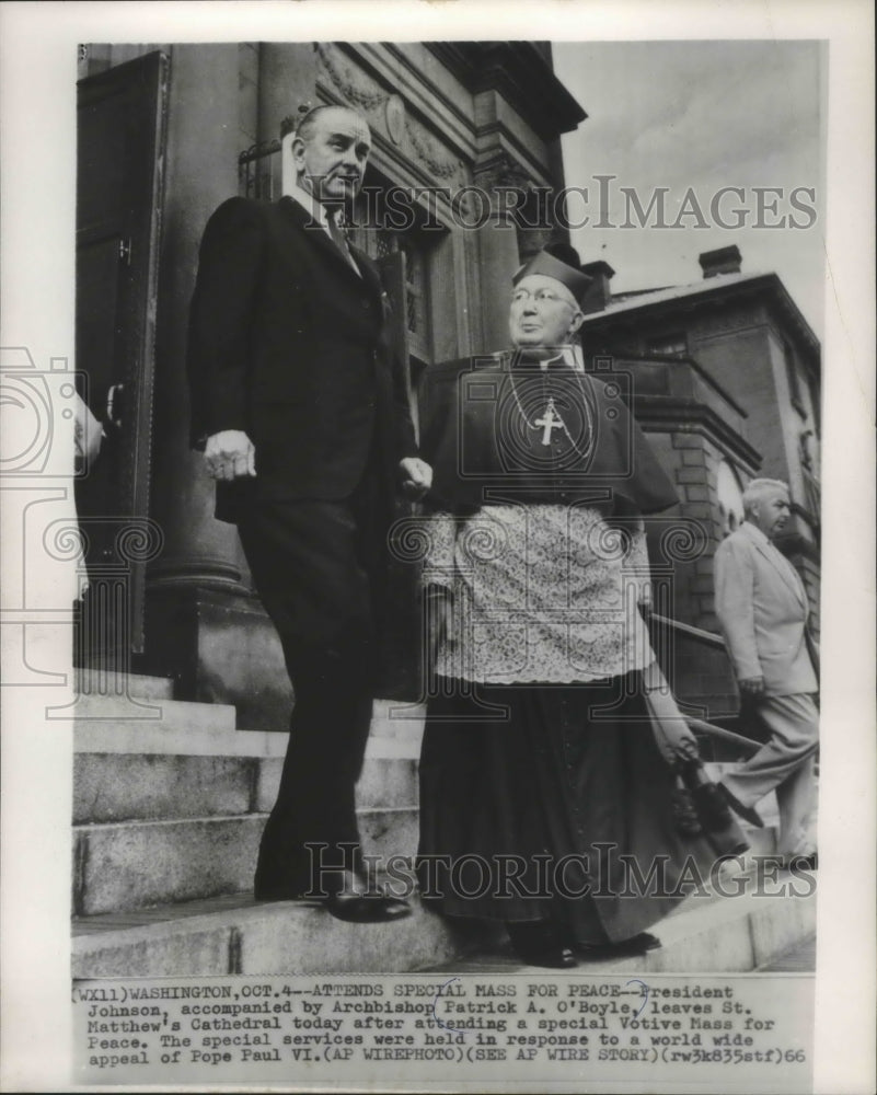 1966 Press Photo President Johnson with Archbishop Patrick O'Boyle at Peace Mass