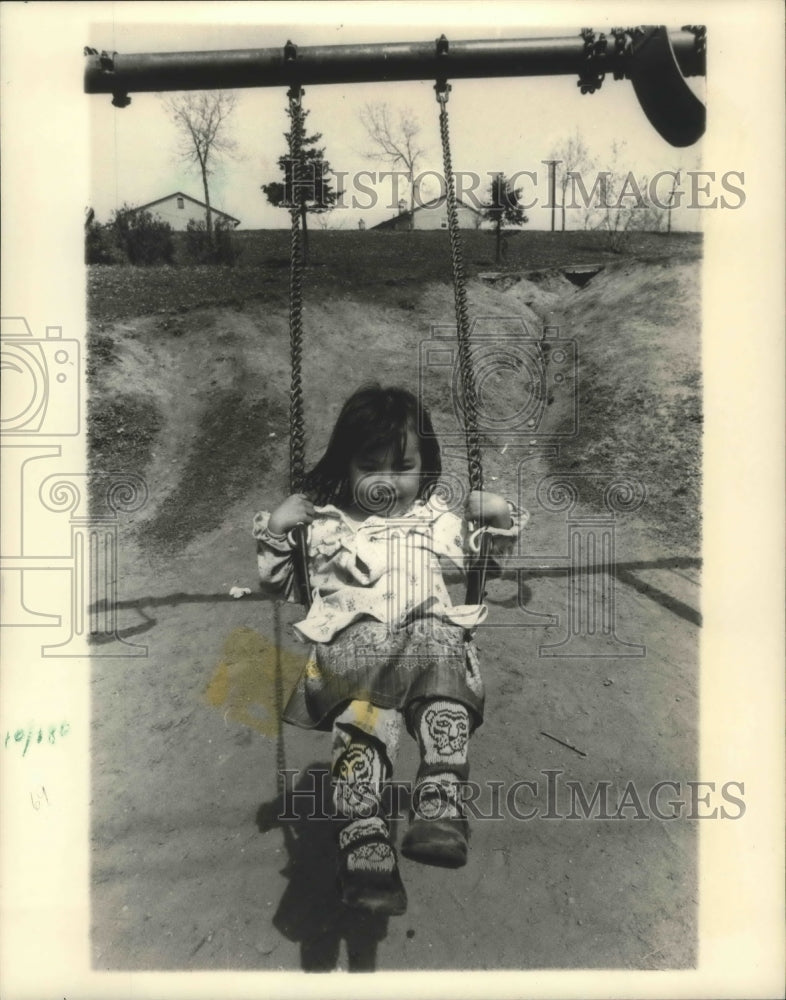 1985 Press Photo Hmong children adjust to the United States easier than adults- Historic Images