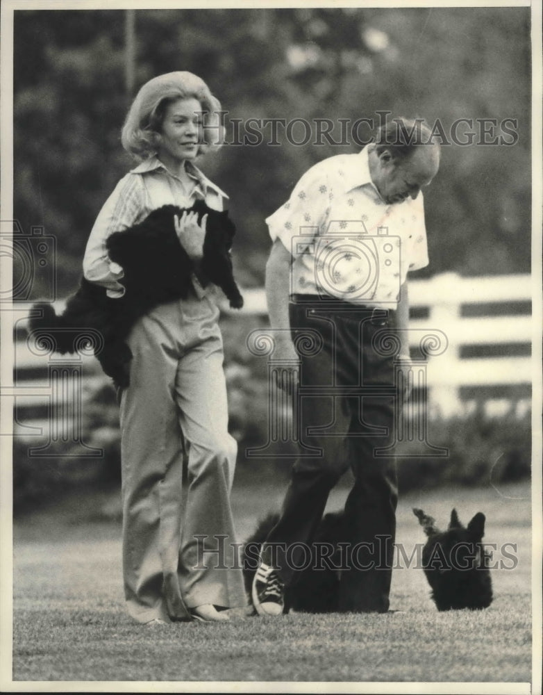 1976 Press Photo Wayne Hays, Democratic Representative from Ohio, with His Wife- Historic Images