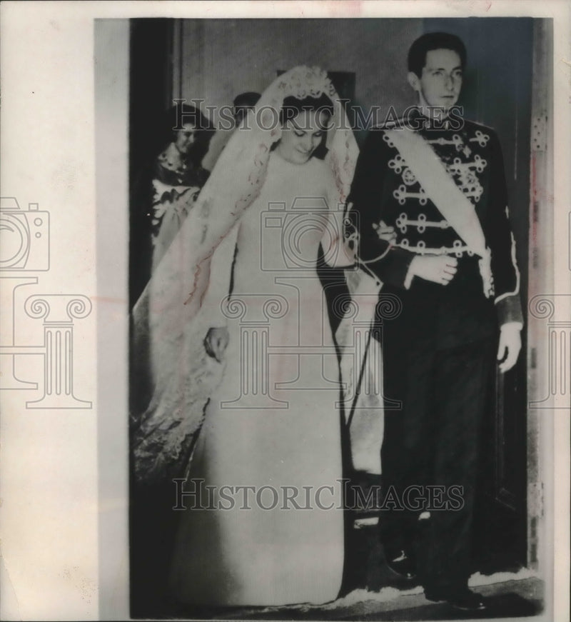 Load image into Gallery viewer, 1965 Press Photo Prince Michael of Greece and his bride, Marina Karella
