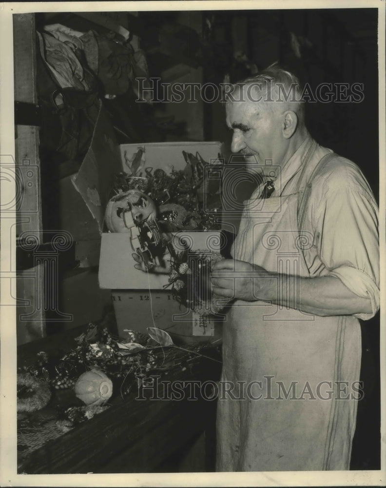 1937 Press Photo Goodwill Industries provide work for the aged and handicapped