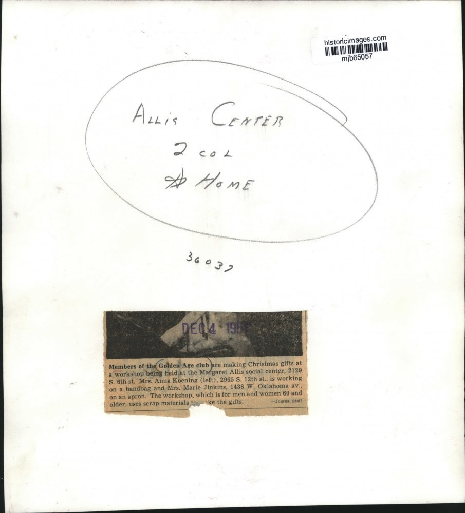 1957 Press Photo Members of Golden Age club make Christmas gifts - mjb65057