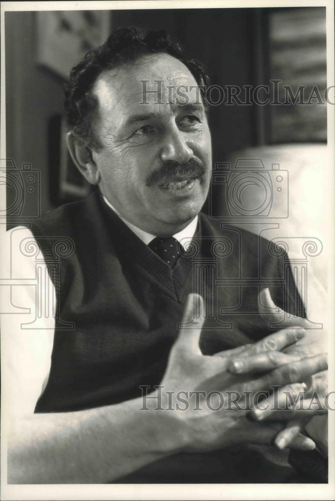 1969 Press Photo Milton Friend, Director of National Wildlife Health Research- Historic Images