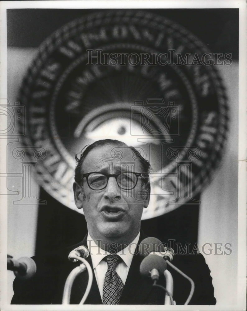 1971 Press Photo Fred Friendly at Columbia University - mjb65225