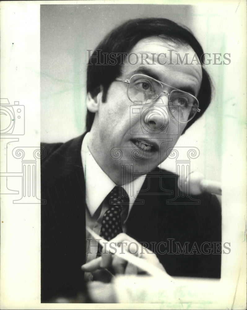 1982 Press Photo Mark S. Fowler, chairman Federal Communication Commission - Historic Images