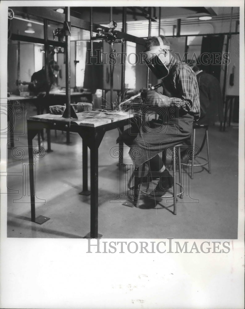1967 Press Photo Welder Ronald Gregork, Milwaukee Trade and Technical High Schoo