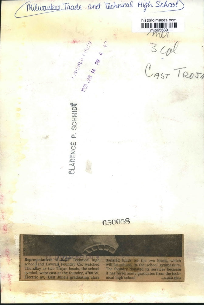 1965 Press Photo Lawran Foundry Casts Trojans for Milwaukee Technical School