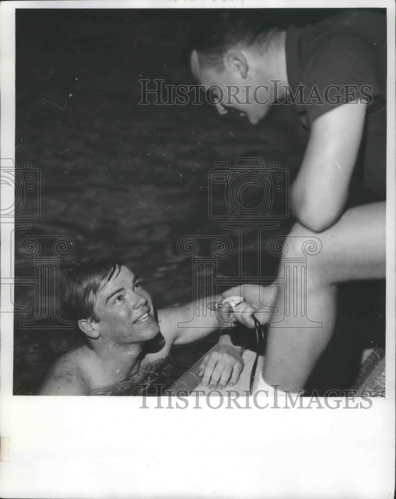 1969 Press Photo Ken Riesch &amp; Coach Tom Weber, Menomomee Falls High, Wisconsin- Historic Images