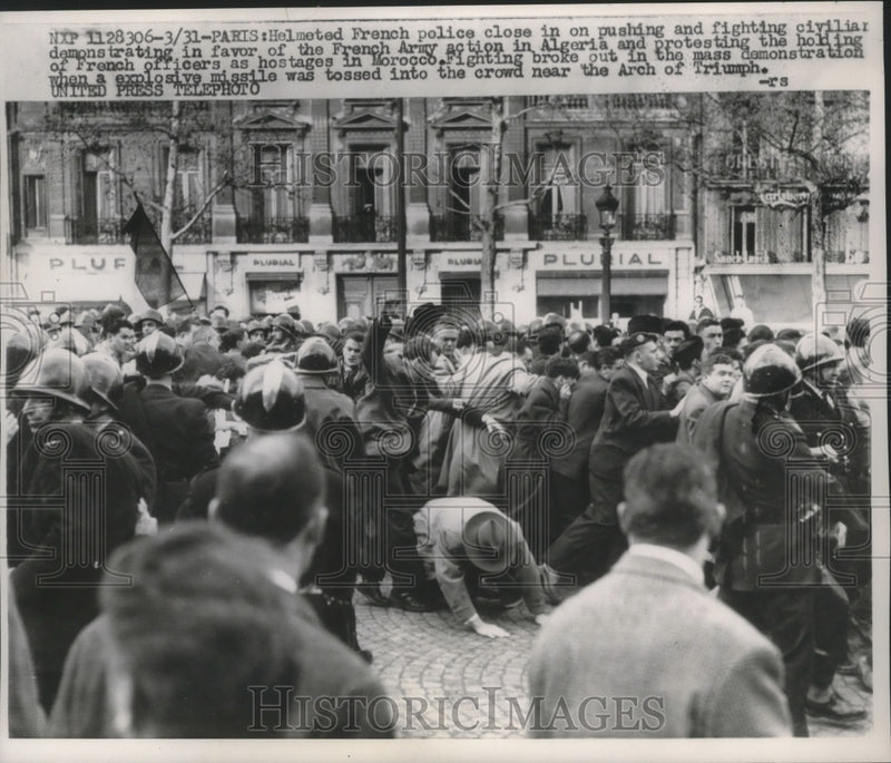 Load image into Gallery viewer, 1957 Press Photo French police close in demonstrators in Paris - mjb65635
