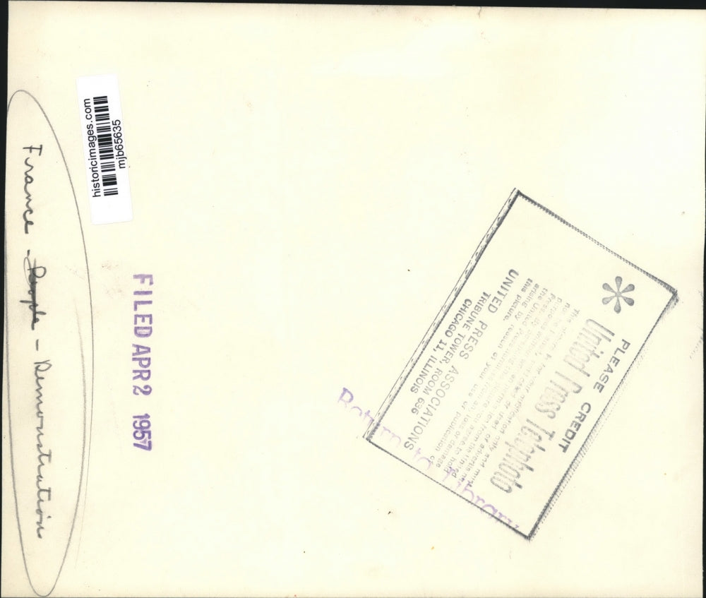 1957 Press Photo French police close in demonstrators in Paris - mjb65635