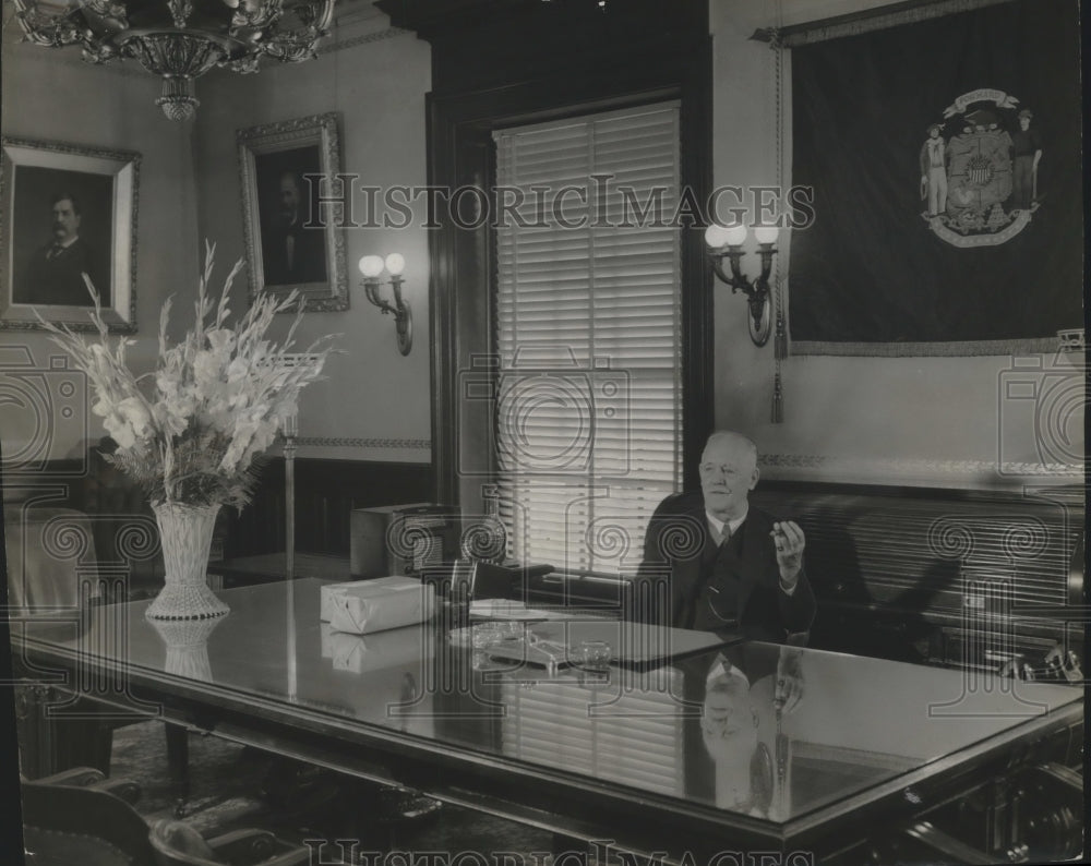 1942 Press Photo Walter Gooland, governor shown seated in capitol. Madison- Historic Images