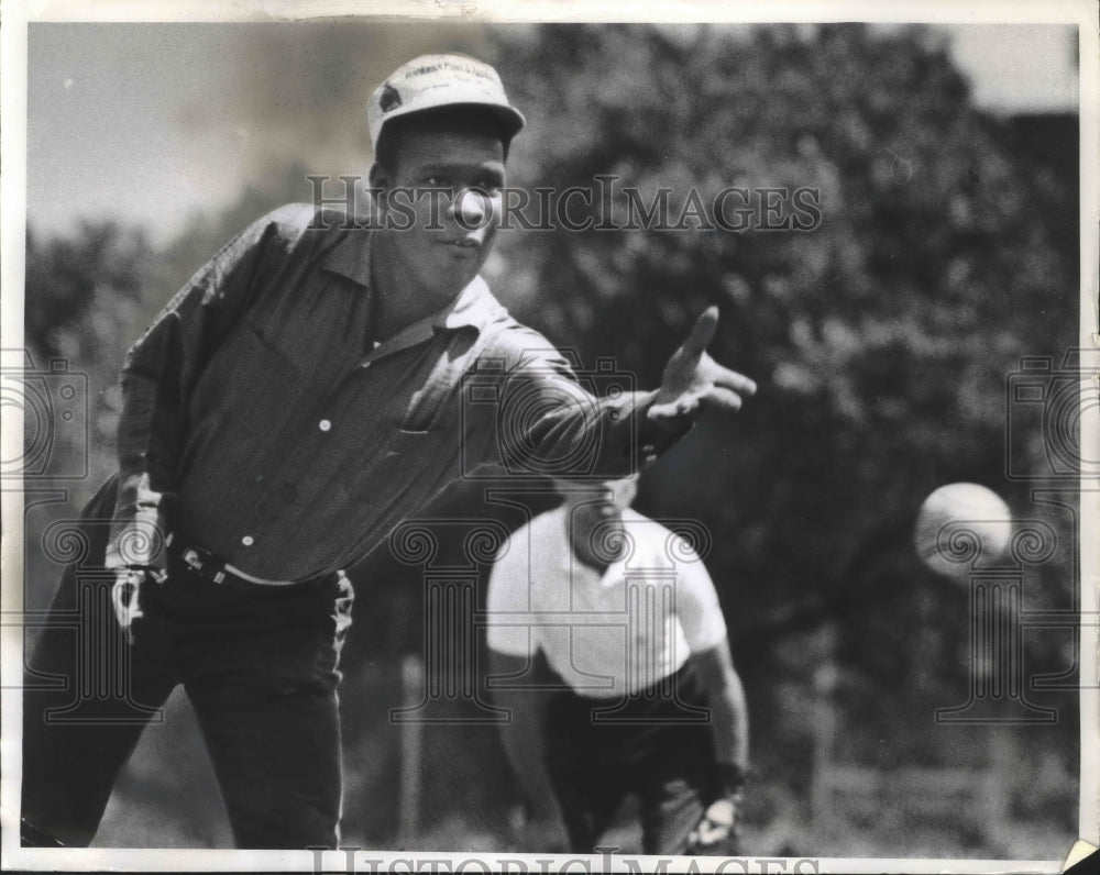 1962 Press Photo Handicapped employees of Goodwill at Mitchell Park - mjb65772