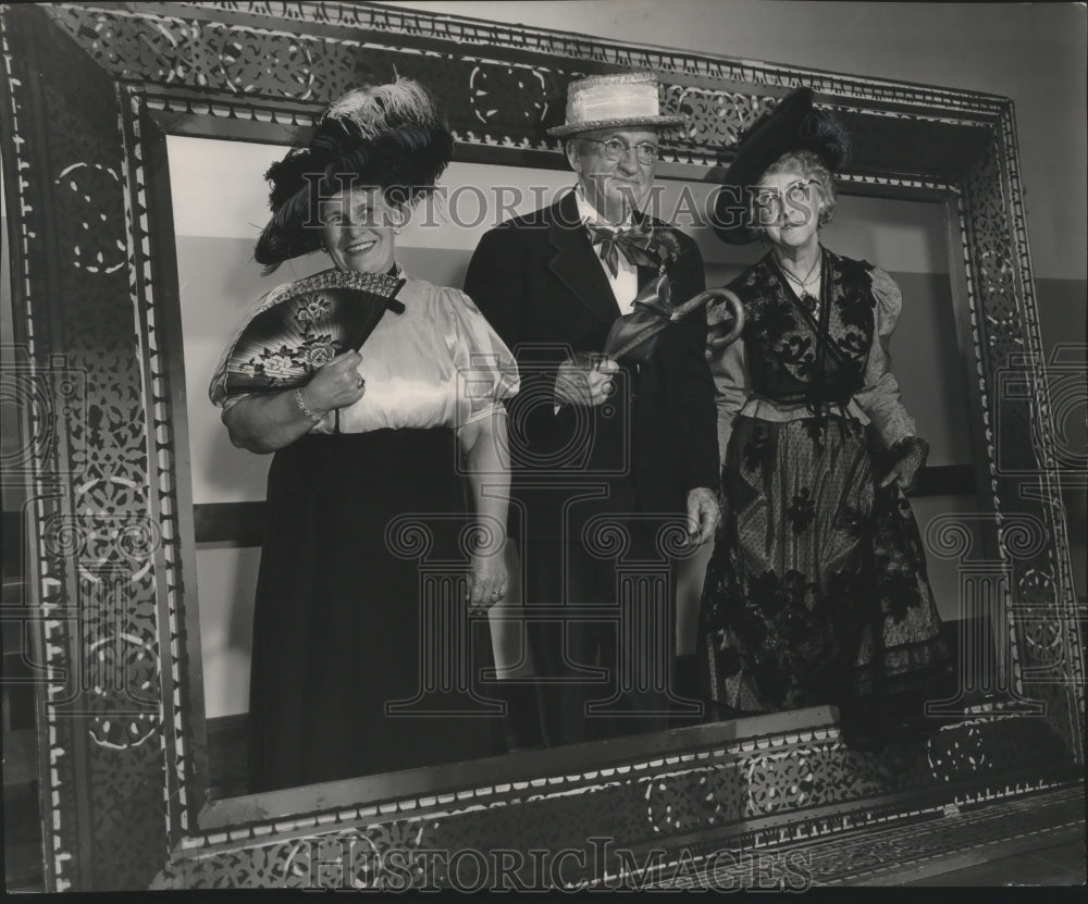 1954 Press Photo Golden Age Club, annual &quot;Gay Nineties Revue&quot;- Historic Images