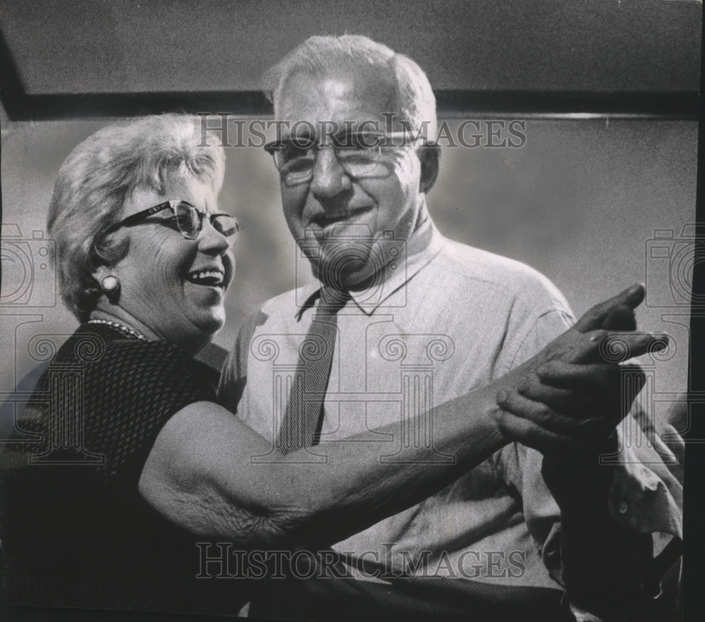 1963 Press Photo Frank Jastrzembowski & Ellen Adams at the Golden Age club dance