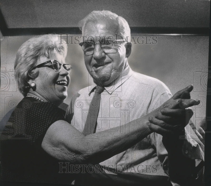 Load image into Gallery viewer, 1963 Press Photo Frank Jastrzembowski &amp; Ellen Adams at the Golden Age club dance
