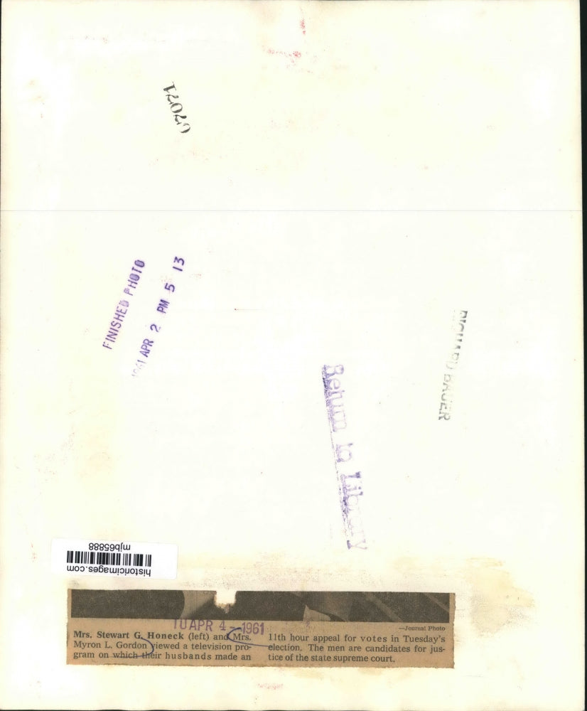 1961 Press Photo Mrs. Stewart G. Honeck and Mrs. Myron L. Gordon, Milwaukee