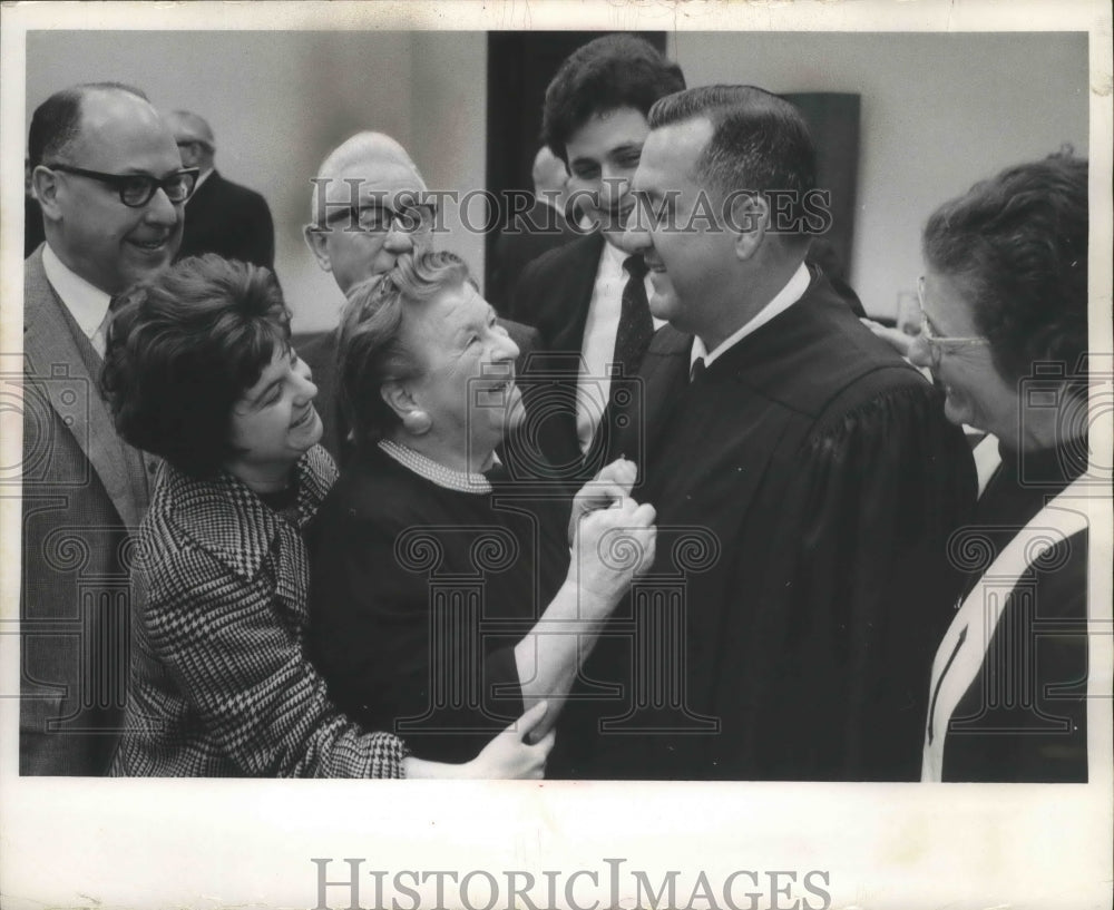 1967 Press Photo Federal Judge Myron L. Gordon and family, Wisconsin - mjb65889
