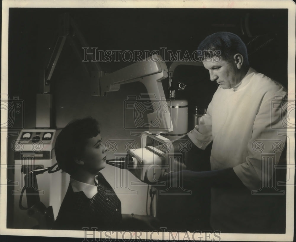 1965 Press Photo Dentist's X-ray machine, General Electric Company - mjb66025