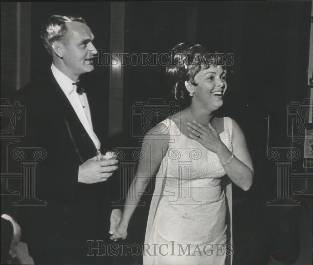 1968 Press Photo With delight Mrs. John Goodland learned she&#39;d won trip to Italy- Historic Images