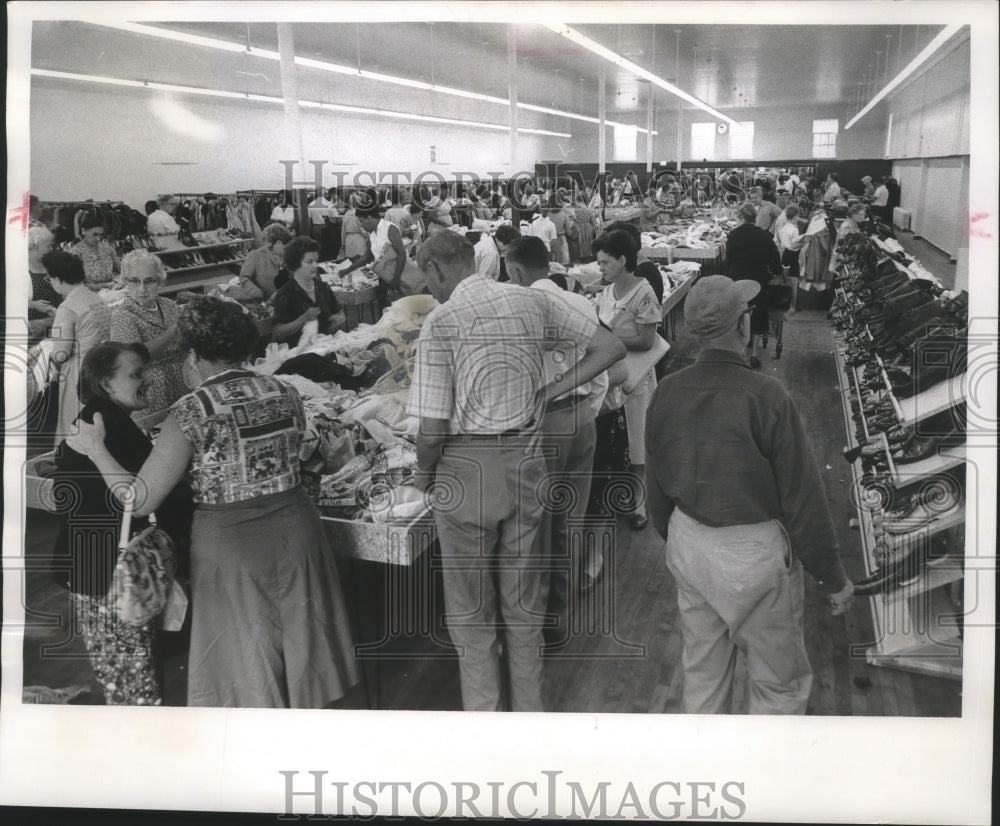 1962 Press Photo Goodwill Industries new store opening in Green Bay - mjb66183- Historic Images