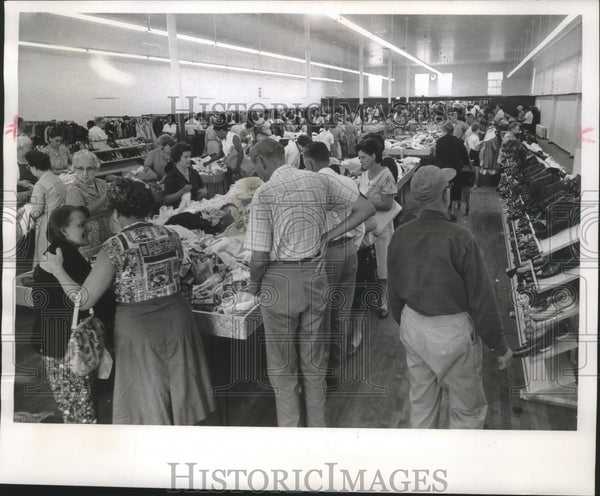 1962 Press Photo Goodwill Industries new store opening in Green Bay ...