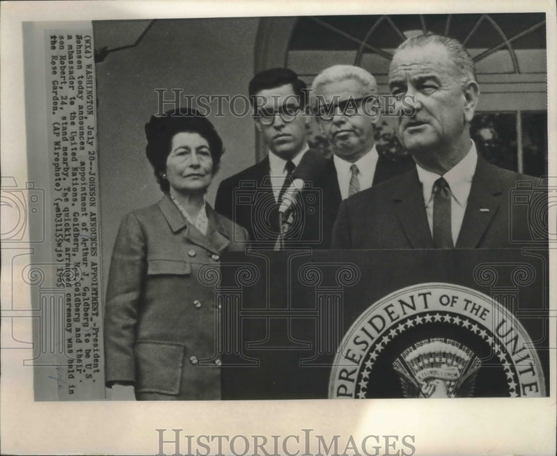 Load image into Gallery viewer, 1965 Press Photo President Johnson, Arthur J. Goldberg &amp; family in Washington
