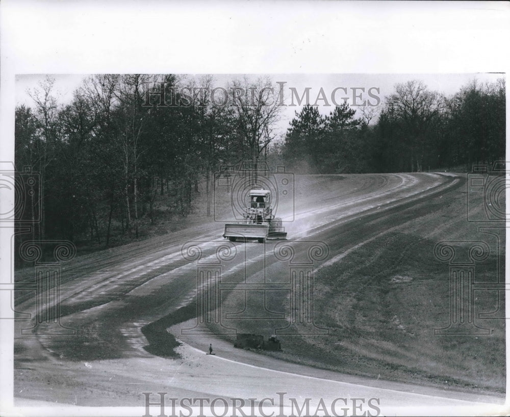 1968 Press Photo Grader levels gravel near Jackson County Line, Wisconsin