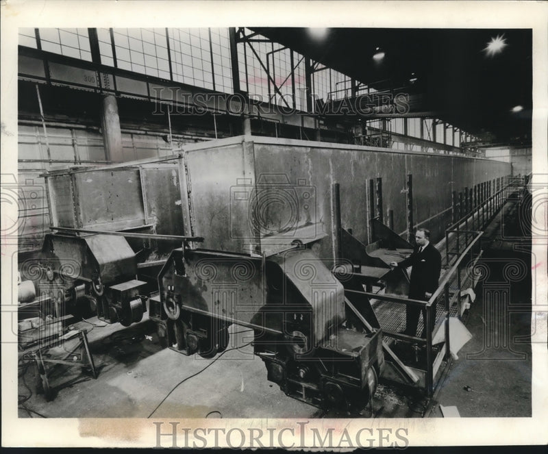 Load image into Gallery viewer, 1963 Press Photo Man at Aluminium semigantry crane, the largest of its type.
