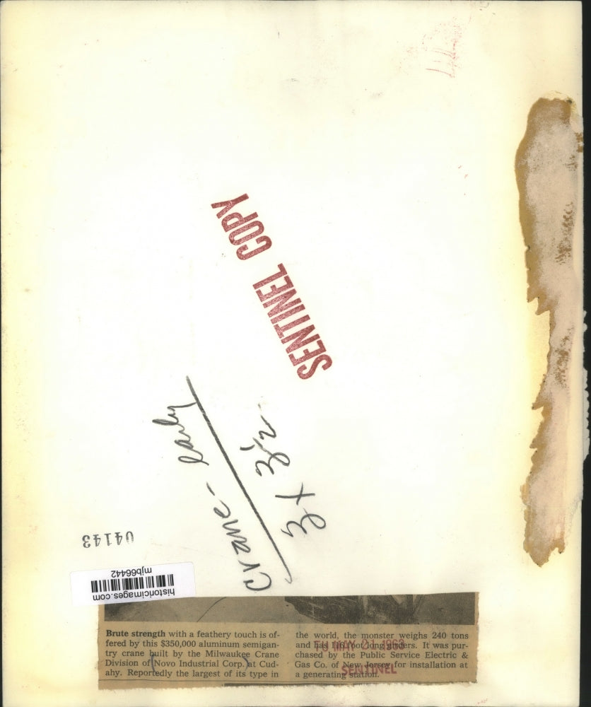 1963 Press Photo Man at Aluminium semigantry crane, the largest of its type.