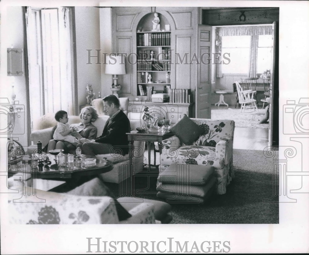 1964 Press Photo Charles, Patti, and Kathleen O'Curran at home Beverly Hills- Historic Images