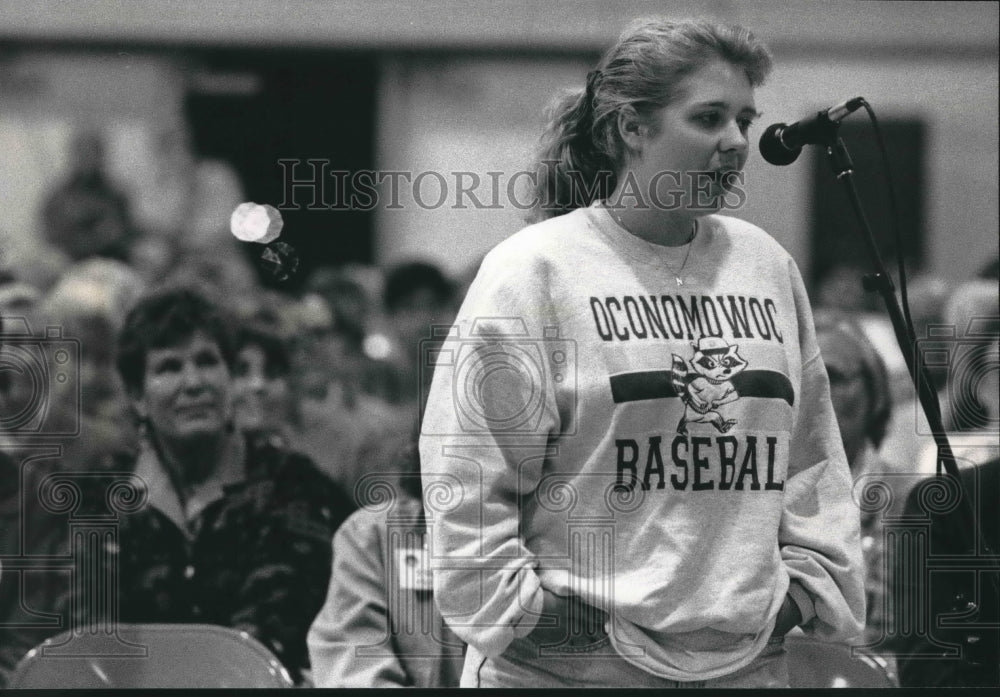 1992 Press Photo Oconomowoc High School Senior Addresses School Board at Meeting- Historic Images