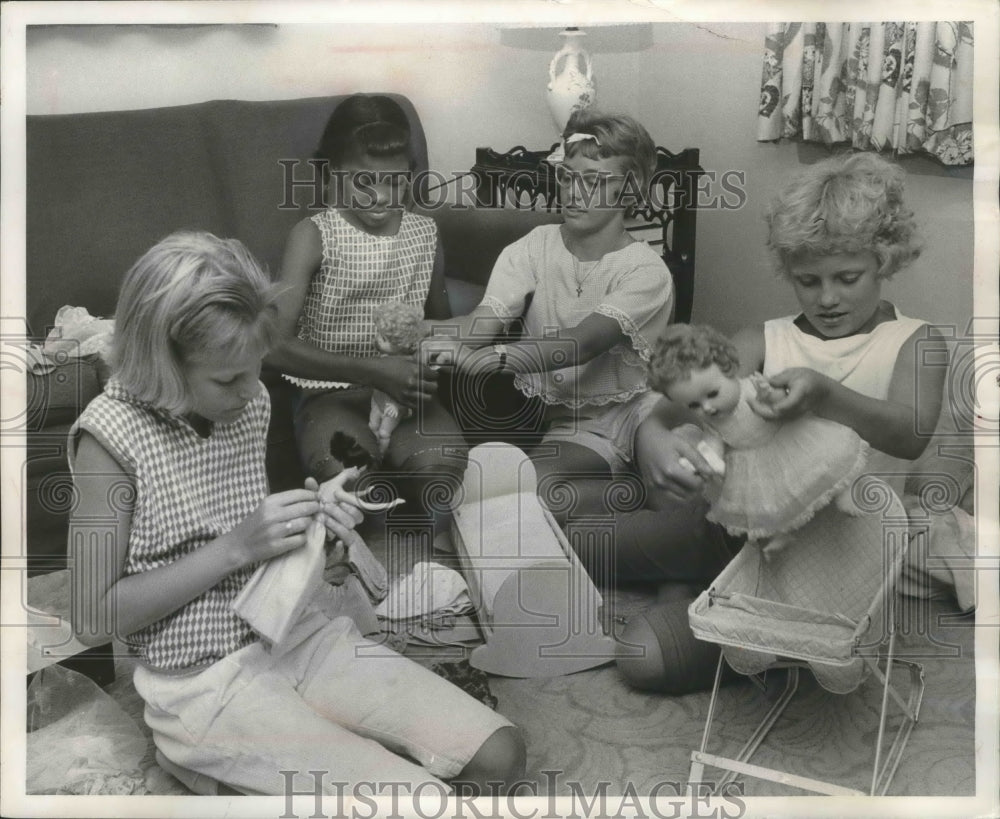 1962 Press Photo Girls still play with dolls the same way wherever they live. - Historic Images