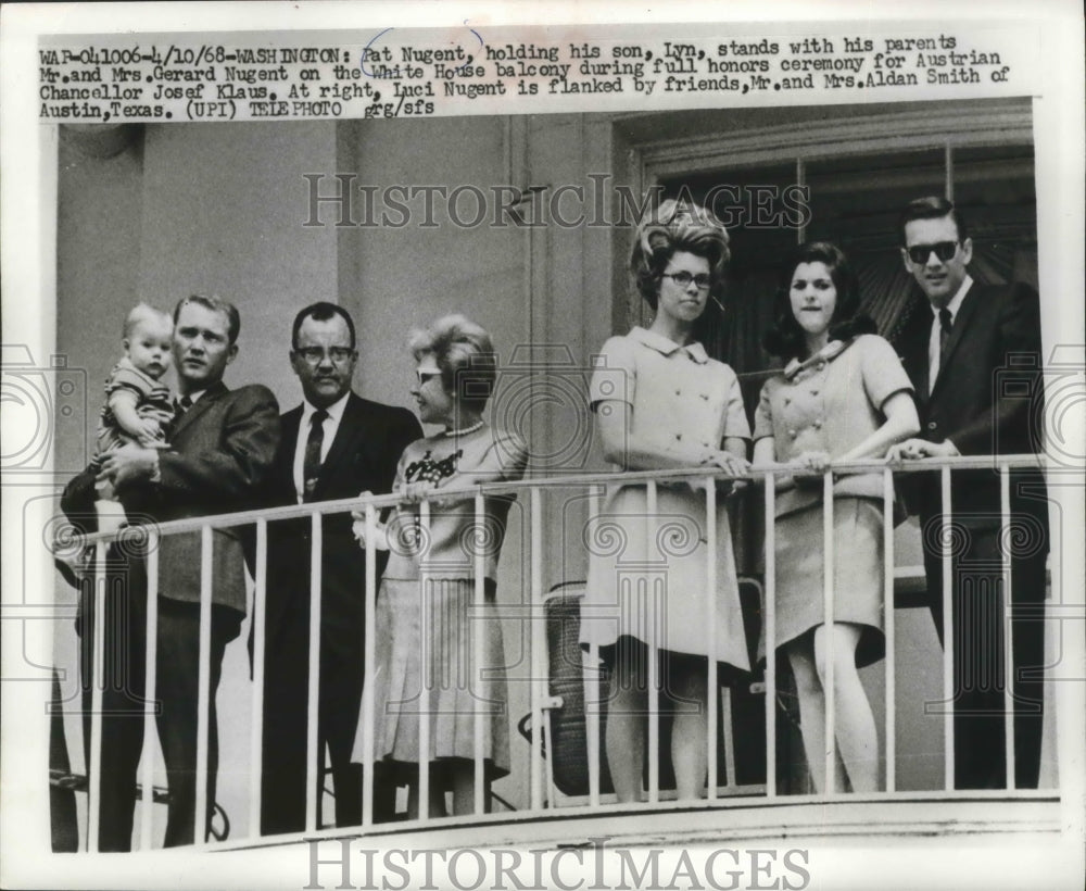 1968 Press Photo Patrick and Luci Nugent at White House balcony with family