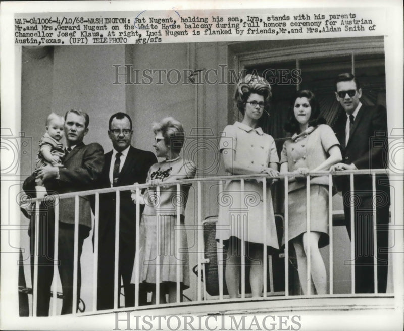 Load image into Gallery viewer, 1968 Press Photo Patrick and Luci Nugent at White House balcony with family
