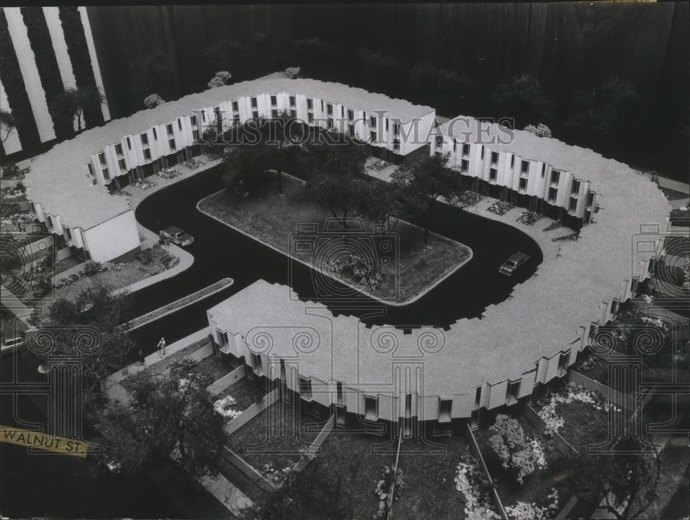 1960 Press Photo Model shows 40 unit court built at Hillside Housing Project