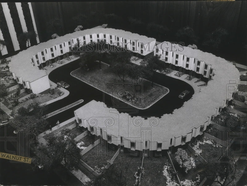 Load image into Gallery viewer, 1960 Press Photo Model shows 40 unit court built at Hillside Housing Project
