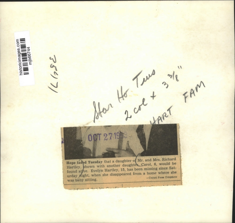 1953 Press Photo Mr. and Mrs. Richard Hartley with daughter Carol - mjb66744