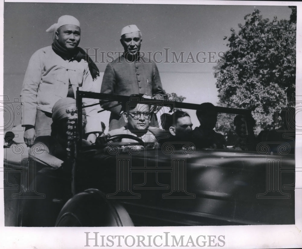 1953 Press Photo Prime Ministers of Burma and India take part in ceremony  - Historic Images