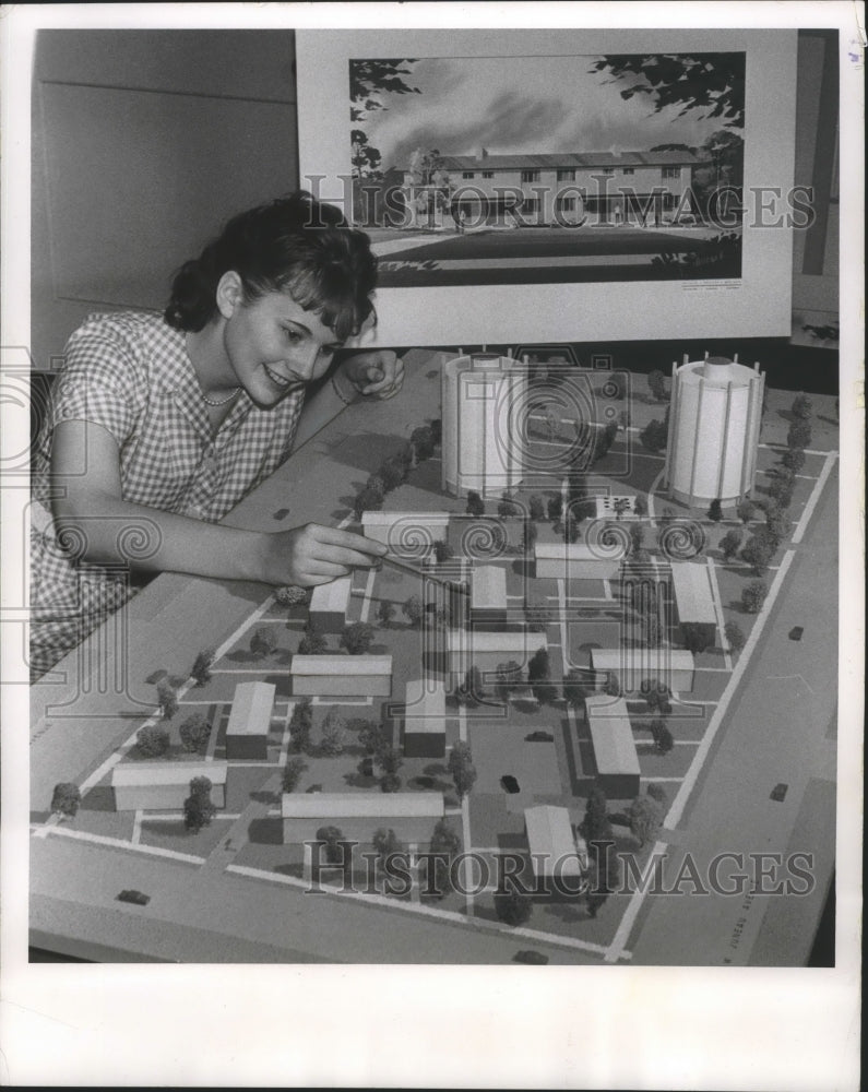 Load image into Gallery viewer, 1968 Press Photo Patricia Lewniewski and model of Highland Park public housing
