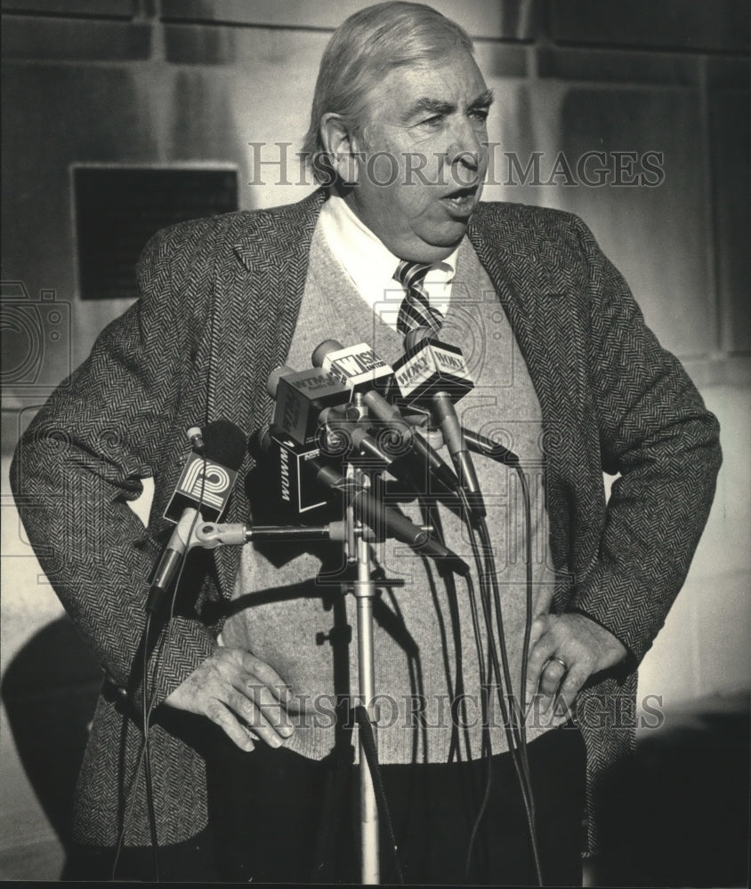 1987 Press Photo County Executive William O&#39;Donnell, news conference, Courthouse- Historic Images