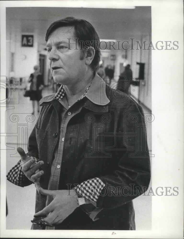 1974 Press Photo Alderman Mark Ryan Arrives at Mitchell Field - mjb67014