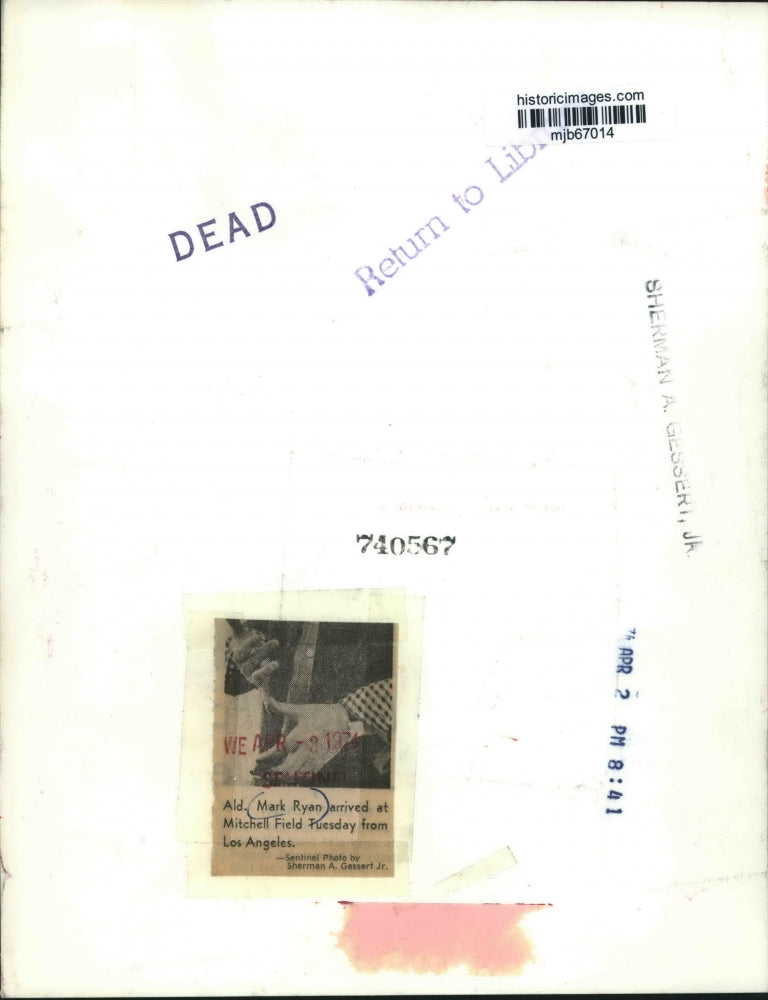 1974 Press Photo Alderman Mark Ryan Arrives at Mitchell Field - mjb67014