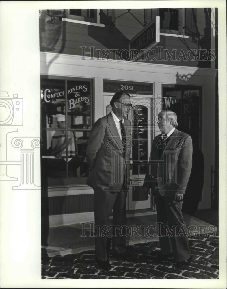 1982 Press Photo Milwaukee County Executive O&#39;Donnell at Milwaukee Public Museum- Historic Images