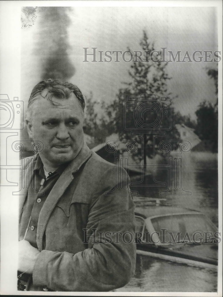 1967 Press Photo Alaska Governor Walter J Hickel surveying flooded Fairbanks- Historic Images