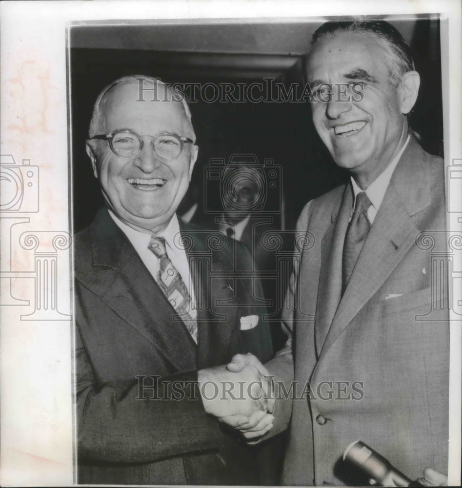 1956 Press Photo Harry Truman shook hands with Governor Arvell Harriman, Chicago