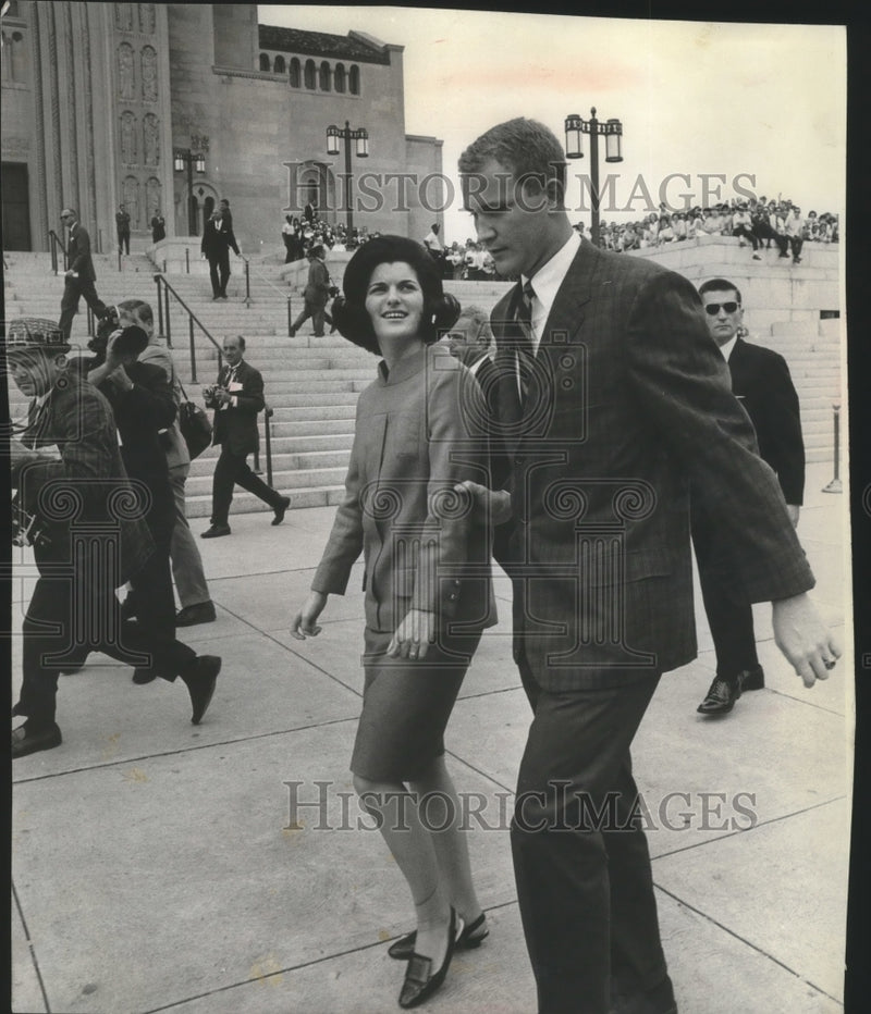 Load image into Gallery viewer, 1966 Press Photo Luci Johnson, Pat Nugent walked into their wedding rehearsal
