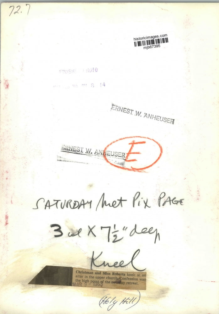 1963 Press Photo Christman and Miss Roberts kneel at altar in church, Holy Hill