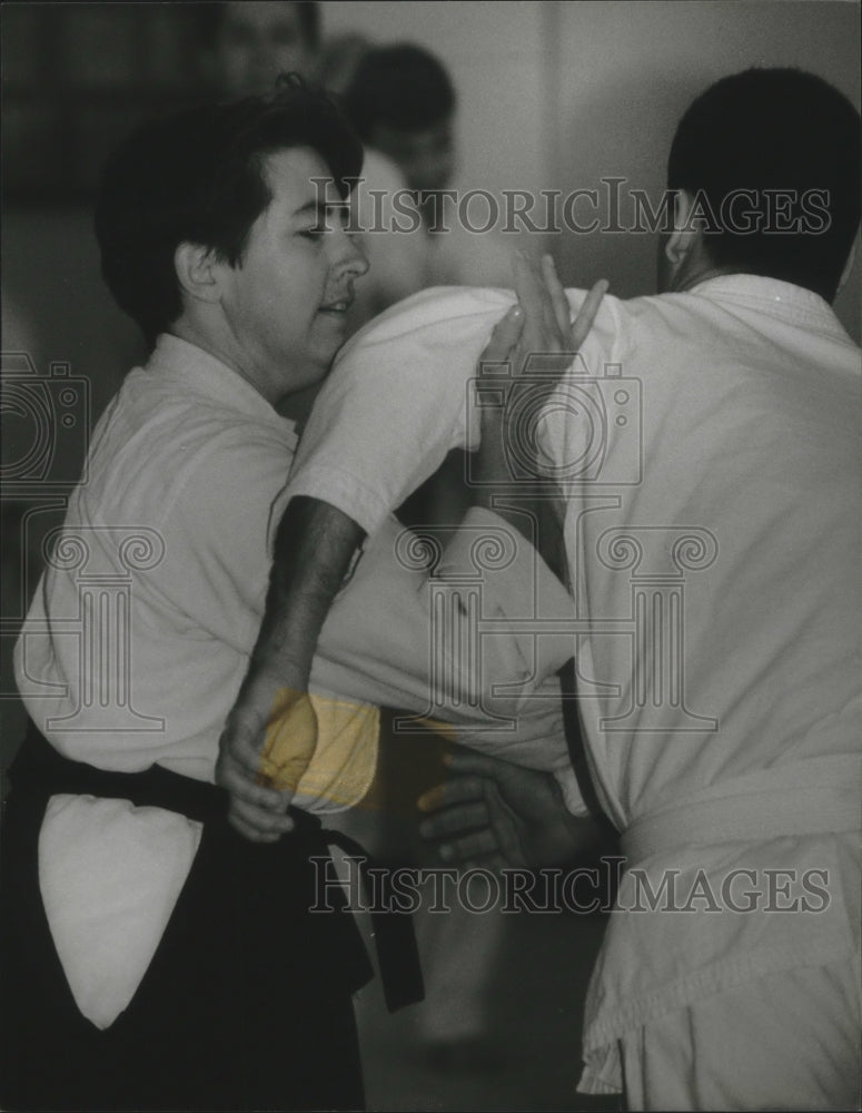 1993 Press Photo Mel Flanagan teaches at Aikido Club on Kinnickinnic Ave.- Historic Images