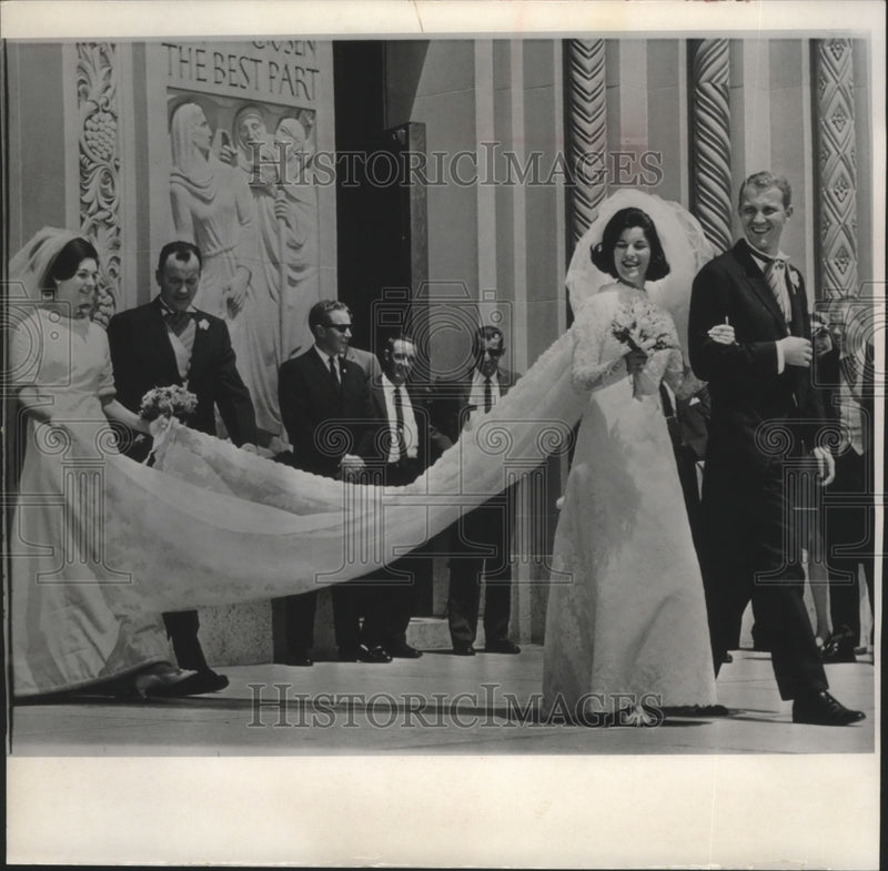 Load image into Gallery viewer, 1966 Press Photo Mr. and Mrs. Patrick J. Nugent Wedding - mjb67553
